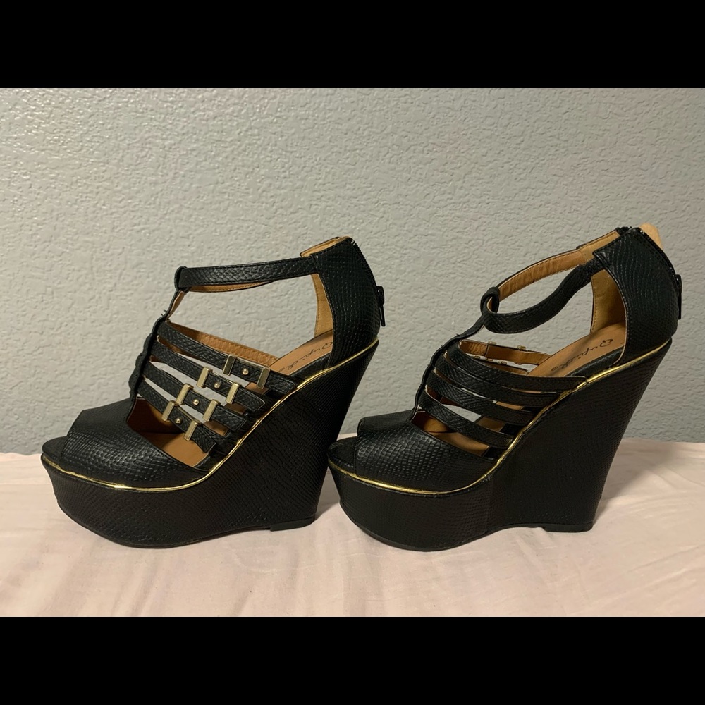 Qupid Black Wedges